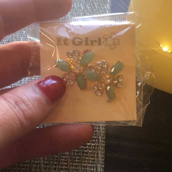 #110 Sparkly Gold and Stone Flower Earrings - Picture 8 of 11